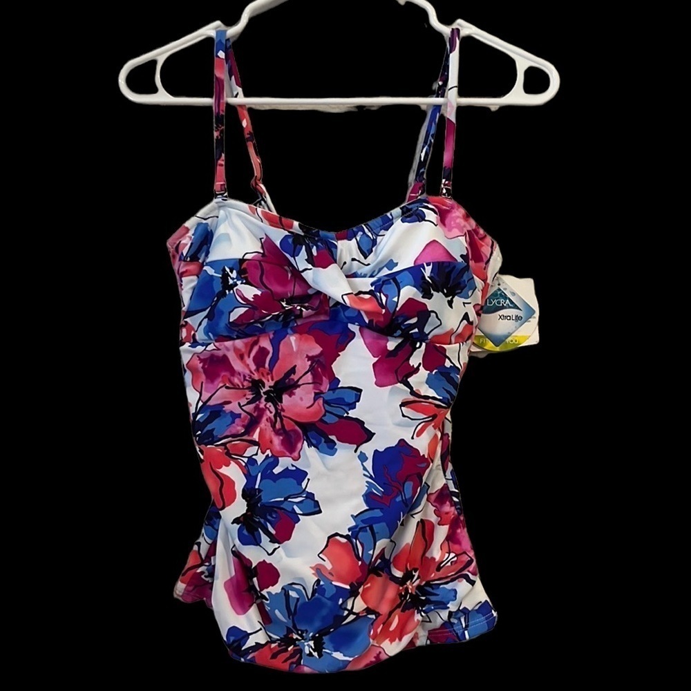 -🎈 NWT tankini top with built-in bust enhancement 3/$20